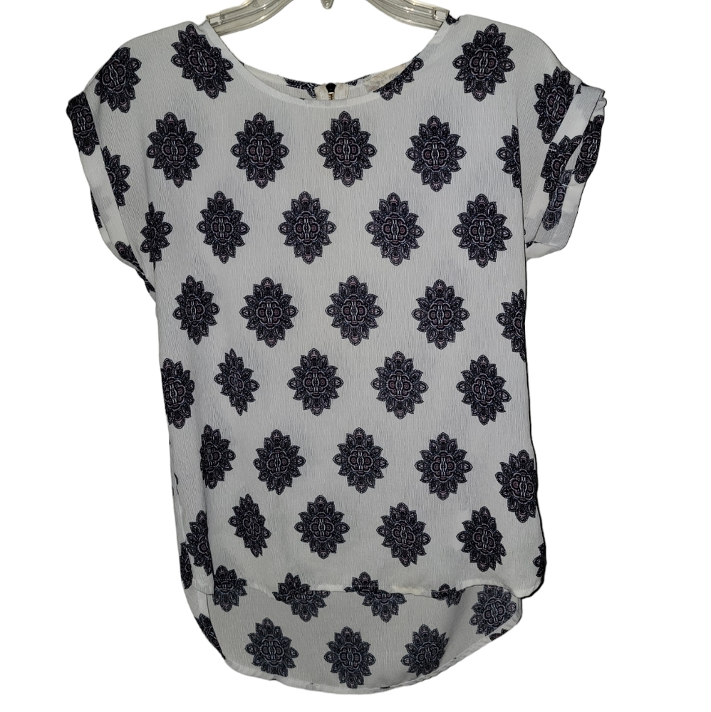 White blouse with violet designs. Size Small